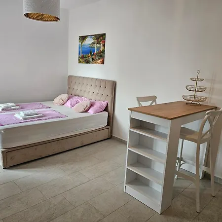 Проживание в семье Calypso Sea View